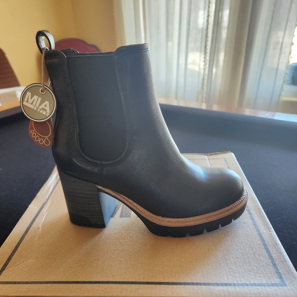 MIA Black Heeled Boots with Chunky Platform